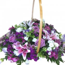 סלסלת פרחים סגולה